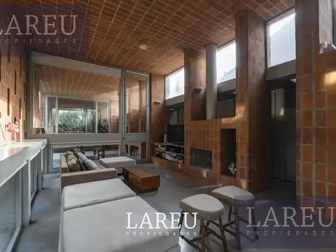 Casa en Venta con 2 cocheras