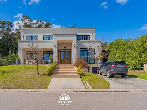 Casa estilo moderno en el barrio privado Arenas del Sur