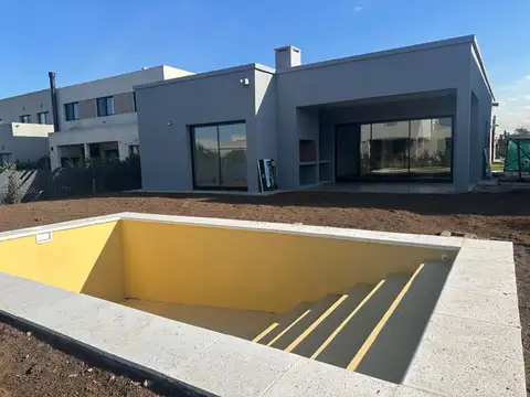 Casa en Venta en Pilar del Este - San Ramon, USD 190.000