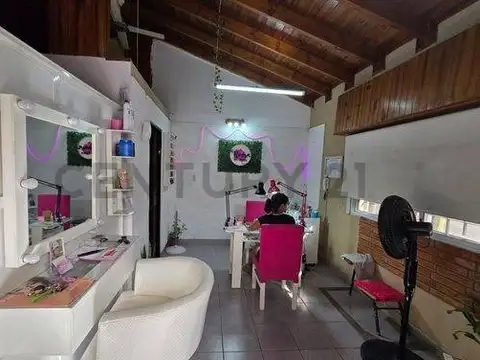 Casa en Venta con 2 cocheras