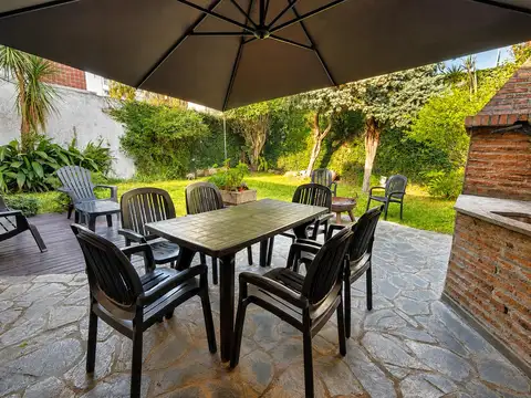 Casa en Venta con 3 cocheras