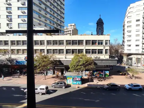 VENTA APARTAMENTO SIETE OFICINAS CENTRO CORDÓN, RENTA  INVERSIÓN 18 DE JULIO