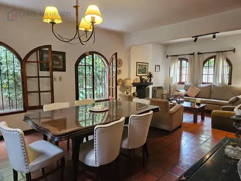 Casa 5 ambientes con 4 baños
