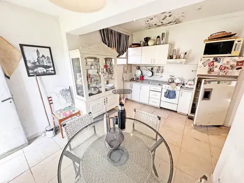 Casa 2 ambientes con 2 baños