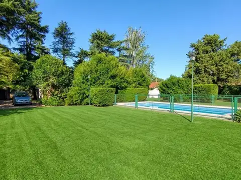 Venta Casa Quinta sobre un lote de 753 M2 Bosques