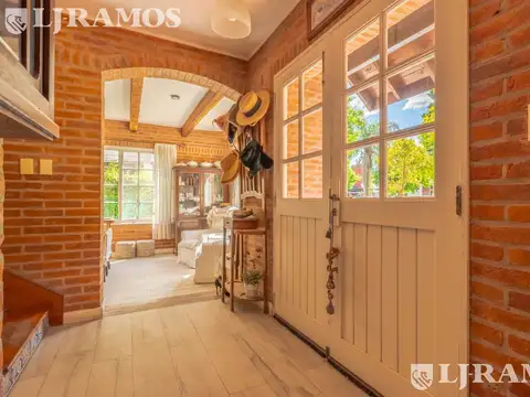CASA RENOVADA 270m² - 4 DORM   DEP - APTO CRÉDITO - EL ESTABLO