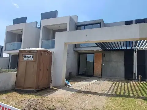 PRADOS DE MANANTIALES - 3 Dorm. 3 Baños lote 180m2