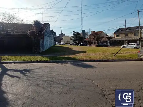 Venta de Lote Comercial para desarrollo de 6 pisos en Pilar Centro