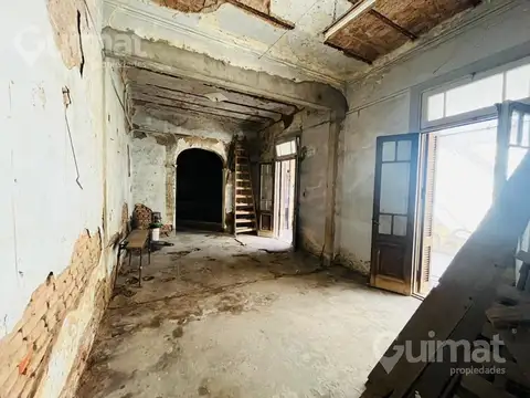 Casa en Floresta lote propio a reciclar, amplios ambientes