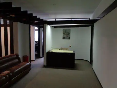 Oficina 6 ambientes con 2 baños