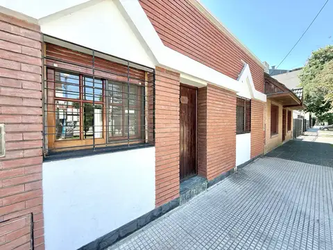Casa en Venta de 2 Ambientes en Bernal Centro