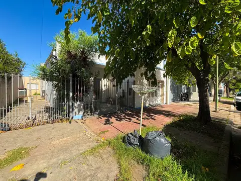 Casa 2 habitaciones c/ cochera - Barrio Mosconi Apta a Crédito