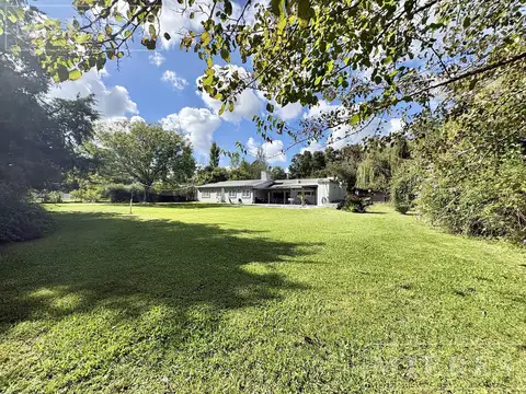 Casa en venta sobre calle Parravicini , el Cazador