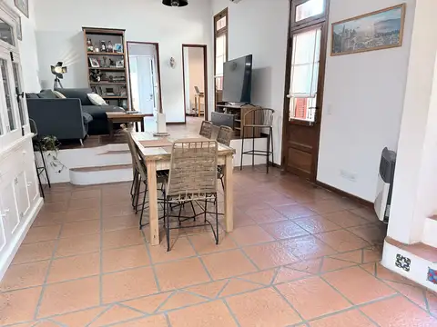 HERMOSO PH DE 4 AMBIENTES CON PATIO Y TERRAZA