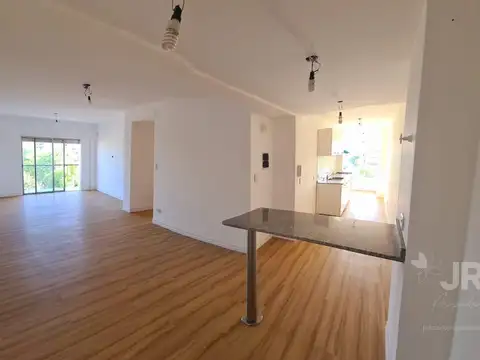 Departamento 4 ambientes en venta en pilar centro