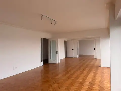 Departamento en Alquiler de 8 ambientes