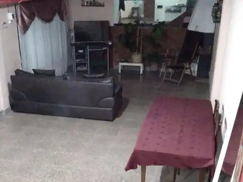Depto Tipo Casa 4 ambientes con 2 baños