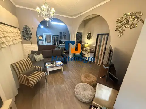 Casa 4 ambientes con 2 baños