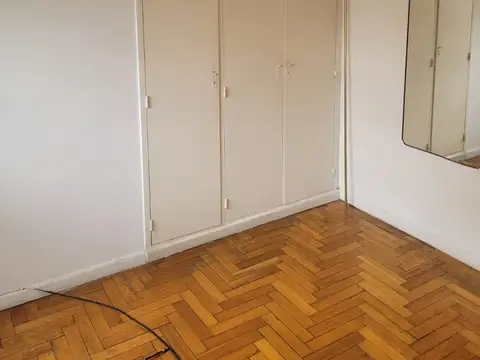 Cnel Ramon Falcon 2800, Piso 1