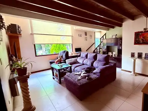 Casa en Venta con 3 cocheras