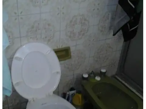 2 casas de 3 ambientes- cocheras- jardín / están alquiladas