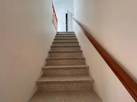 Depto Tipo Casa en Alquiler con 2 cocheras