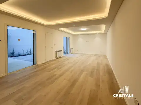 Venta - Casa de pasillo - PH 3 dormitorios con patio y terraza - Zona río, Rosario.
