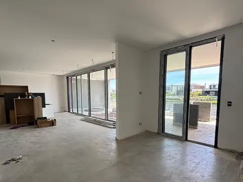 Casa 6 ambientes con 5 baños