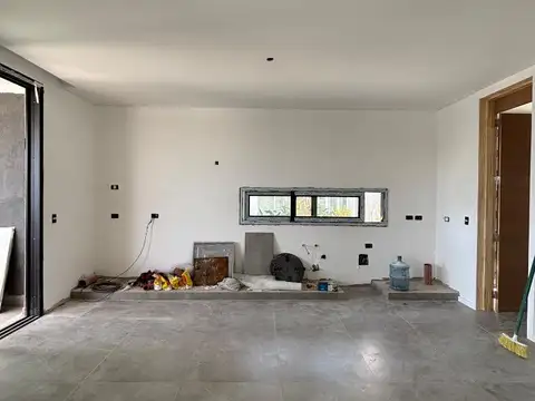 Casa en Venta con 4 cocheras