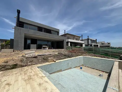 Casa de diseño a la venta en B.Los Carpinchos,Nordelta,Tigre