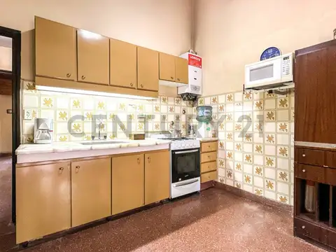 Casa 7 ambientes con 8 baños