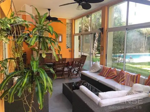 Casa 5 ambientes con 4 baños