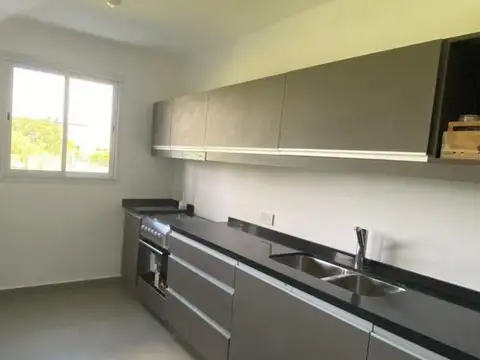Casa en Venta en Garin, USD 158.000