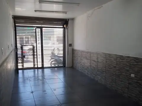 Local en Alquiler en Capitan Bermudez, $ 430.000