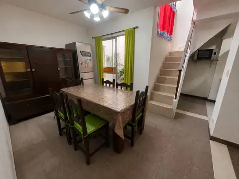 Depto Tipo Casa 4 ambientes con 2 baños