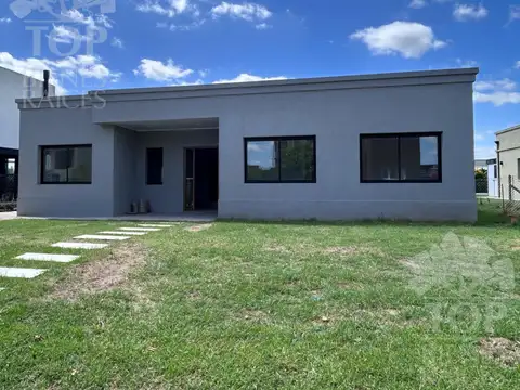 Casa 4 ambientes con 3 baños