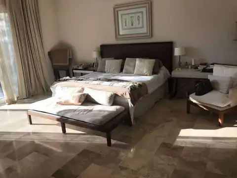 Casa en Venta en Pilar, USD 2.700.000