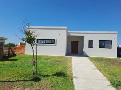 Casa Chalet  en Venta en Santa Elisa, Pilar del Este, Pilar