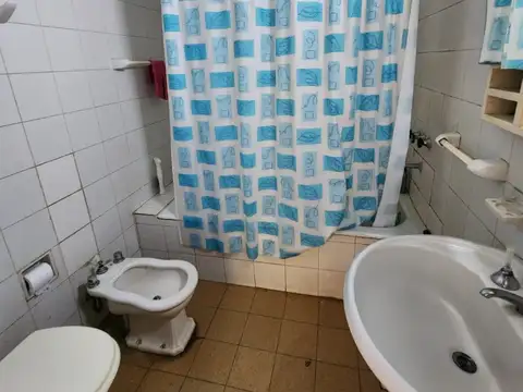 OPORTUNIDAD SOBRE LOTE DE 8,66 X 33 MTS. ZONIF. RM - MULTIFAMILIAR CON LOCAL Y OFICINAS  CENTRO