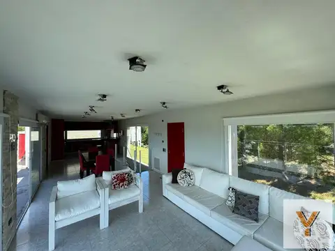 Casa 4 ambientes con 3 baños