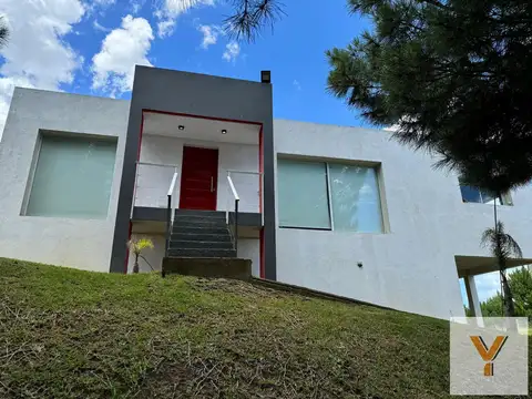 Casa en venta - 3 dormitorios 3 baños - 1.1000mts2 - Cochera - Costa Esmeralda, Pinamar