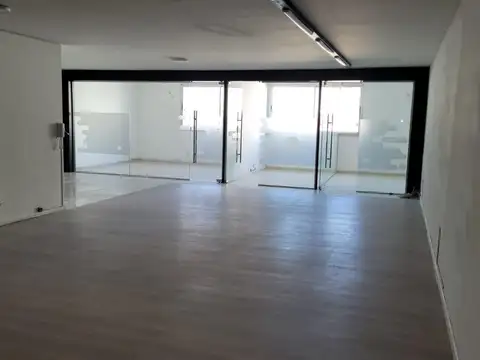 VENTA ALQUILER  Oficina con 3 privados OPCIONAL 2 cocheras Barrio  Abasto