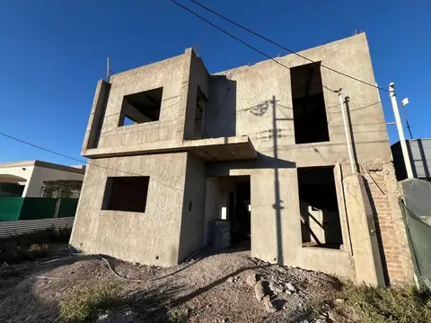 CASA EN VENTA EN MAIPU - B° PINAR DEL SOL V