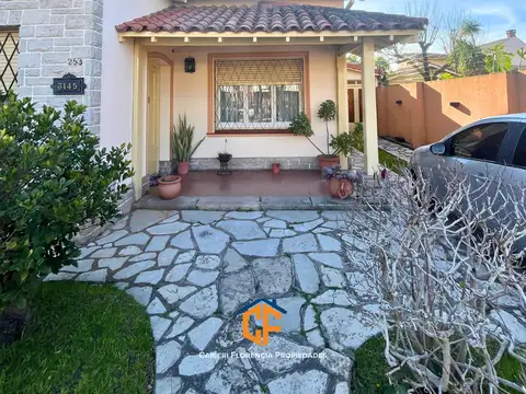 Casa en Venta con 1 cochera