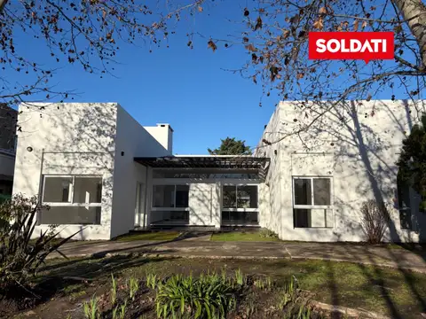 Casa en venta en Roble Joven Pilar - una planta - apta credito -  3 dormitorios mas escritorio