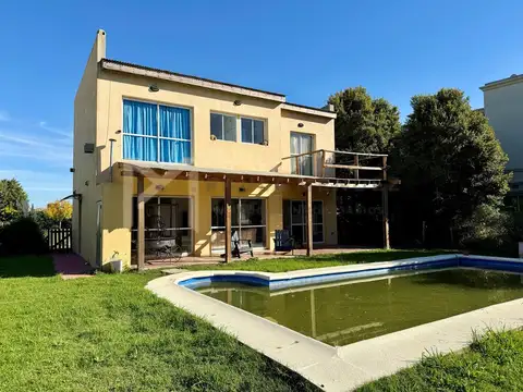 Casa 4 ambientes con 3 baños