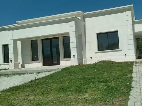 EXCELENTE CASA 4 AMBIENTES EN COMARCAS DE LUJÁN