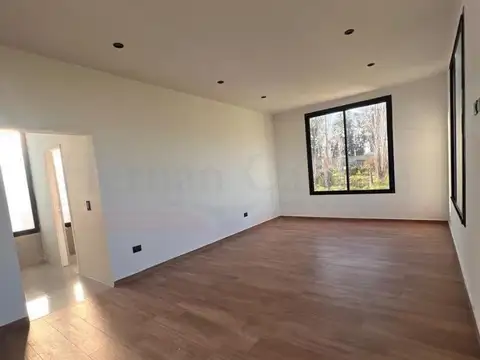 Casa 4 ambientes con 4 baños