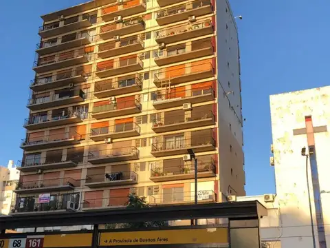 Hermoso  Monoambiente al frente. Luminoso. Excelente ubicación