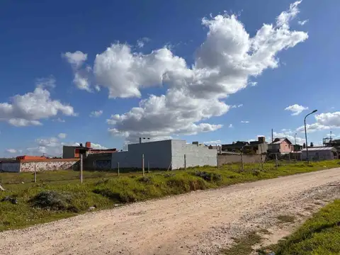 Avenida Félix U. Camet 3200